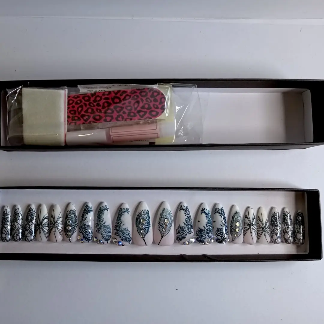 SD Press on Nails Luxury's No. 33 Fear or Desire XL Stiletto - 20 Stuks - Blauw/Milky