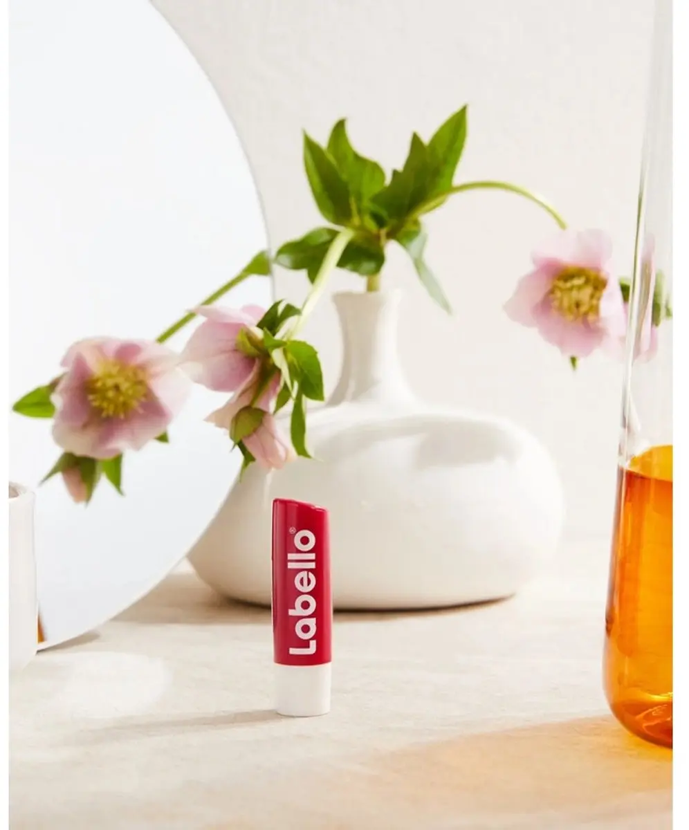 Labello Strawberry Shine Lippenbalsem 4g - Roze