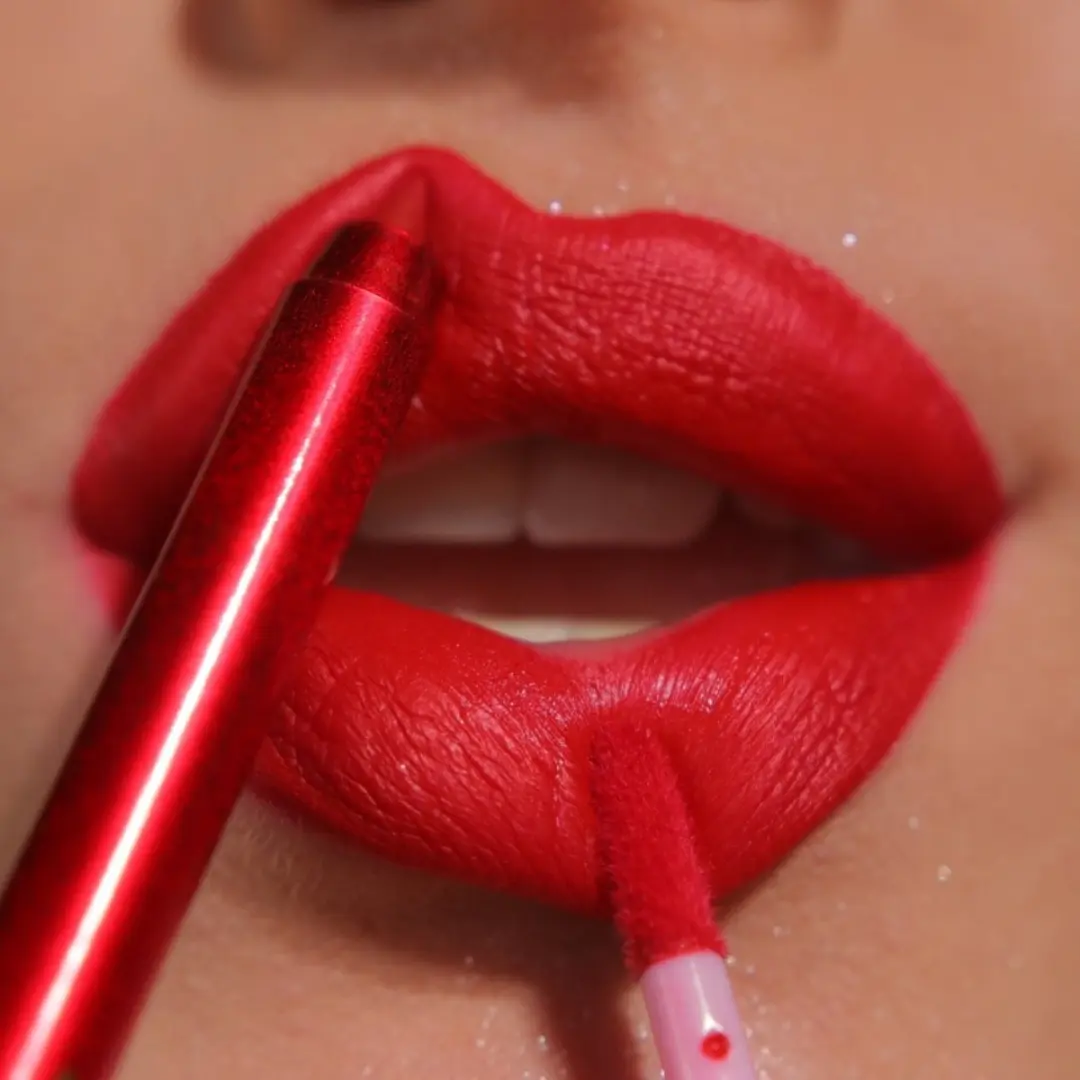 Makeup Revolution x The Grinch Little Max Lip Kit - Rood
