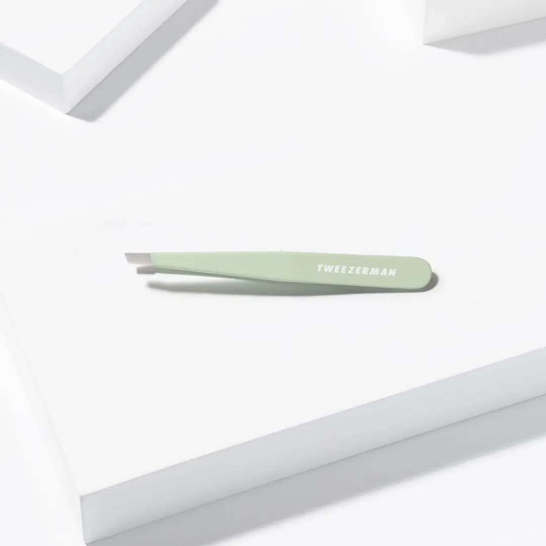 Tweezerman Slant Pincet Pistachio - Groen