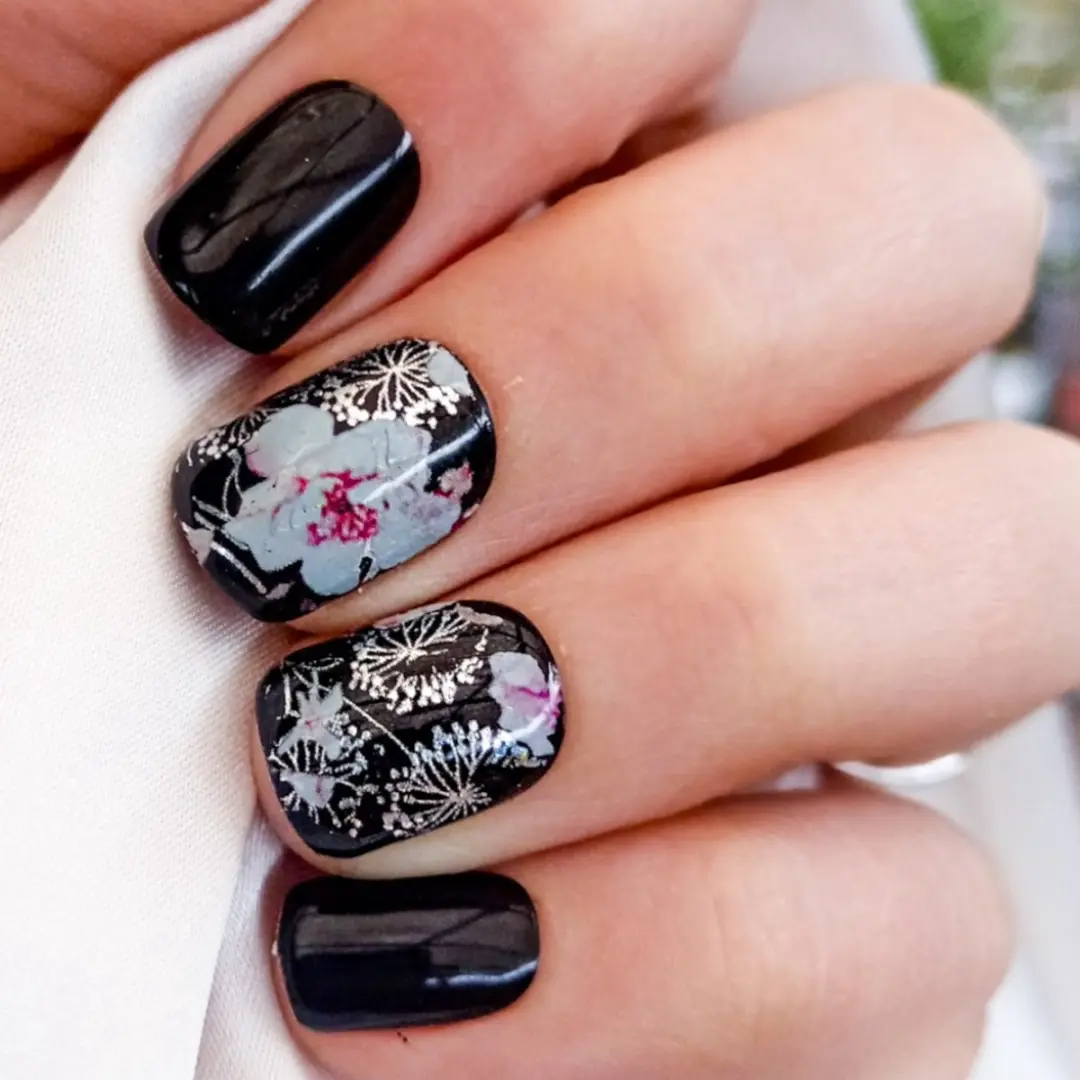 SD Press on Nails B132 Zwart Bloemen Nagelset