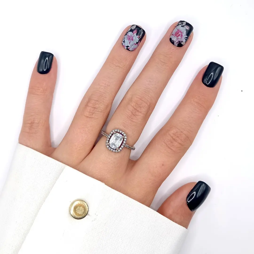 SD Press on Nails B132 Zwart Bloemen Nagelset - 20 Stuks