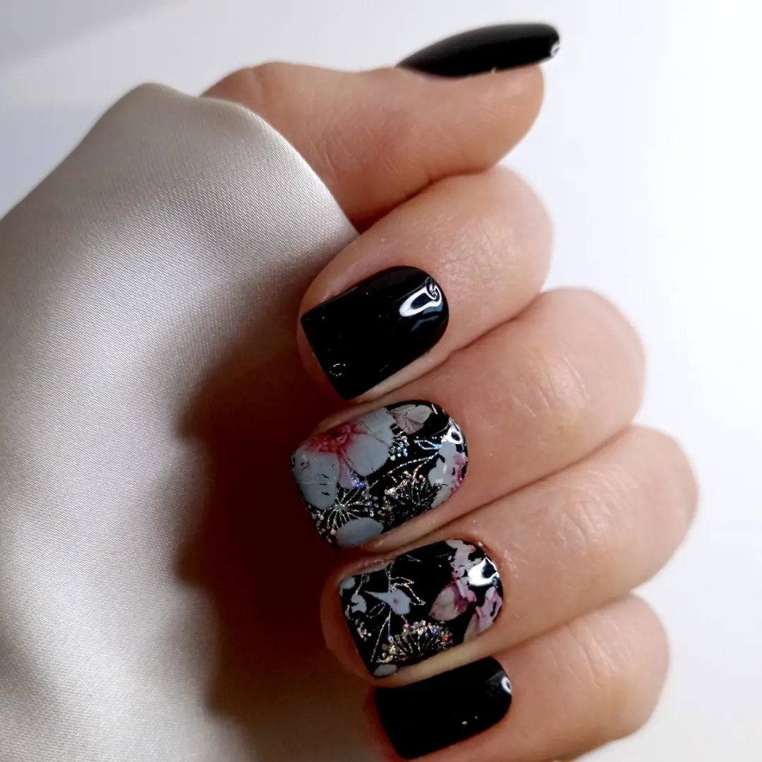 SD Press on Nails B132 Zwart Bloemen Nagelset - 20 Stuks
