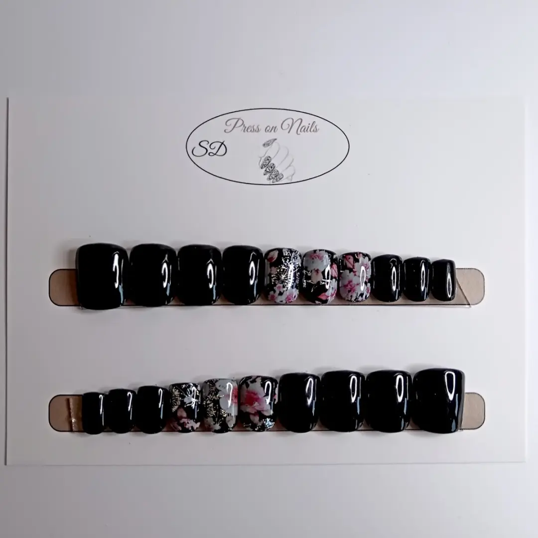 SD Press on Nails B132 Zwart Bloemen Nagelset - 20 Stuks