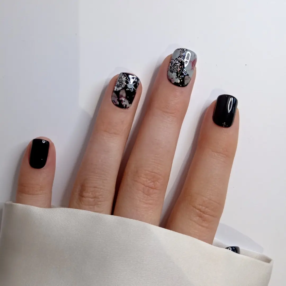 SD Press on Nails B132 Zwart Bloemen Nagelset - 20 Stuks - afbeelding 6 van 6