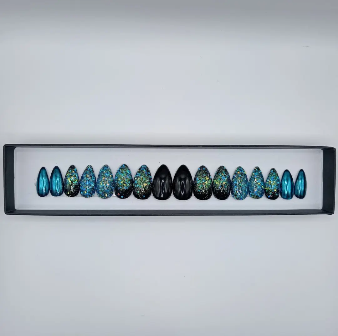 SD Press on Nails Medium Stiletto Blauw Glitter Plaknagels - 20 Stuks - afbeelding 6 van 6