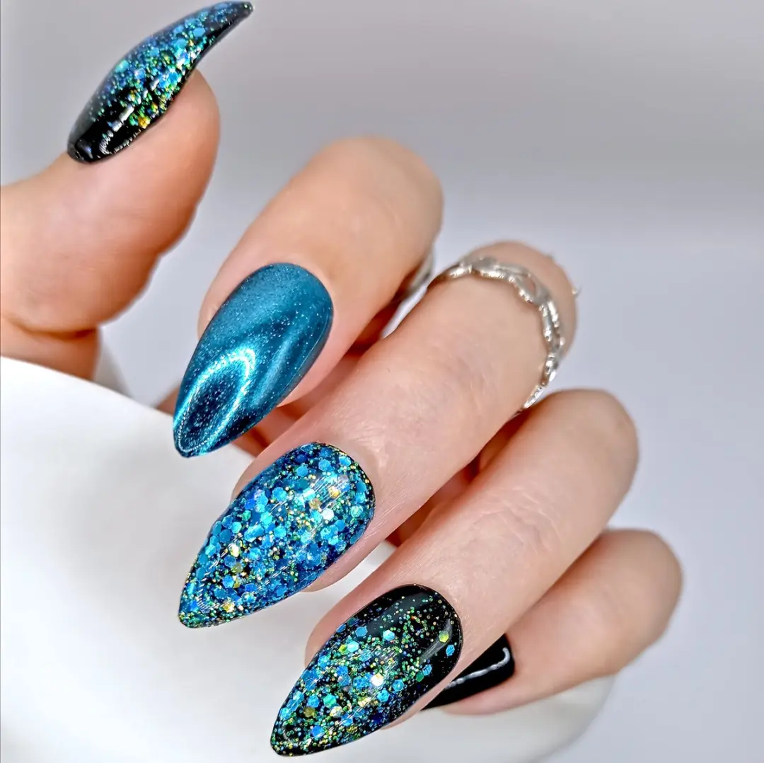 SD Press on Nails Medium Stiletto Blauw Glitter Plaknagels - 20 Stuks