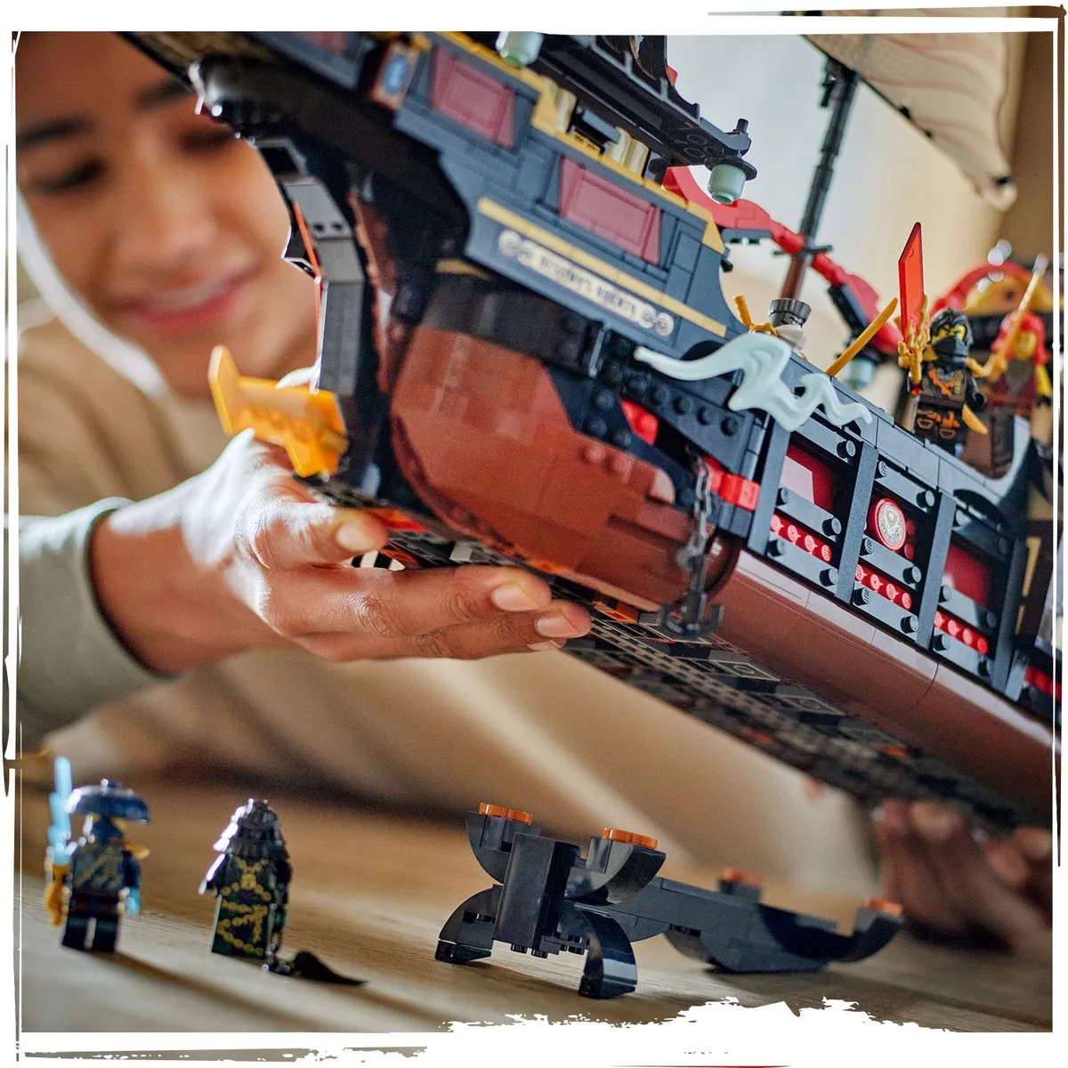 LEGO Ninjago De Tempel Bounty Schip 71848 - 2387 Stukken - 6 Minifiguren - afbeelding 6 van 6