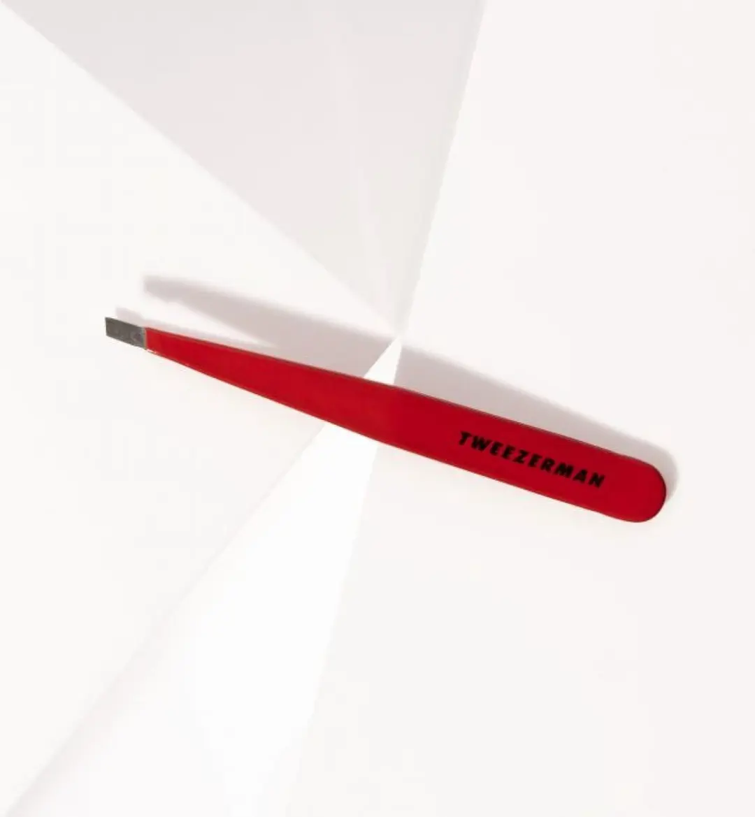Tweezerman Studio Line Slant Signature Pincet - Rood