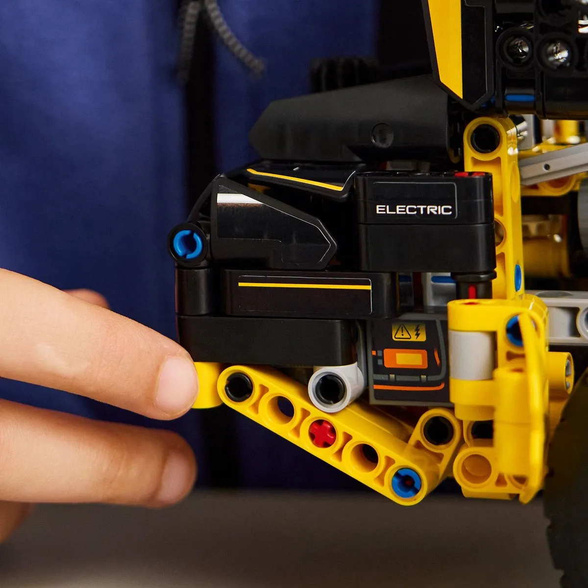 LEGO Technic 42209 Volvo L120 Electric Wiellader - 973 Stukken