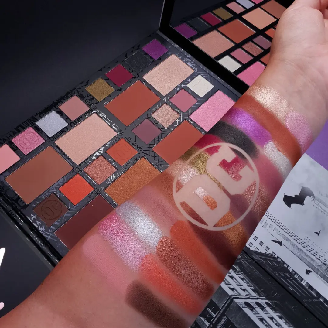 Makeup Revolution x DC Gotham City Oogschaduw Palette 24 Kleuren