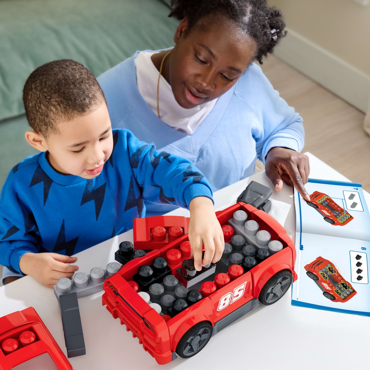 Mega Bloks Bouw en Rij Raceauto lokkenspeelgoed met rollende wieltjes - 26 stukjes