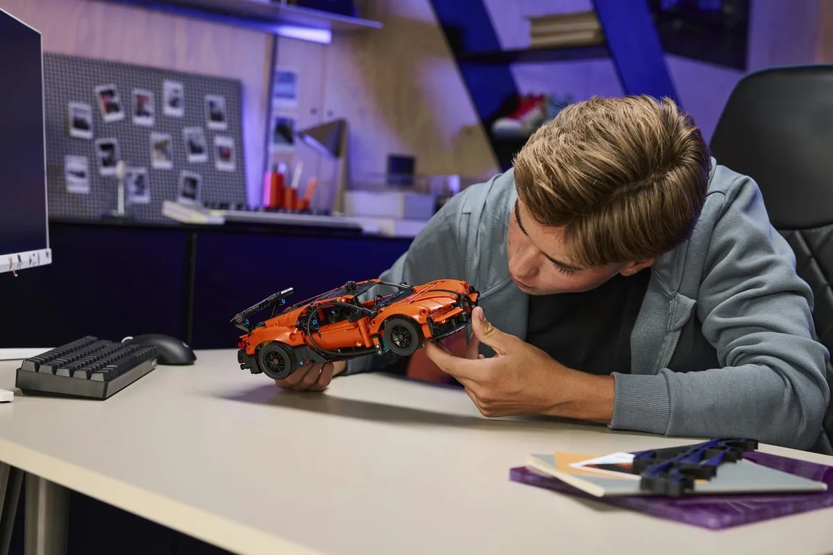 LEGO Technic Bugatti Chiron Pur Sport Hypercar 771 Stukken - Multicolor
