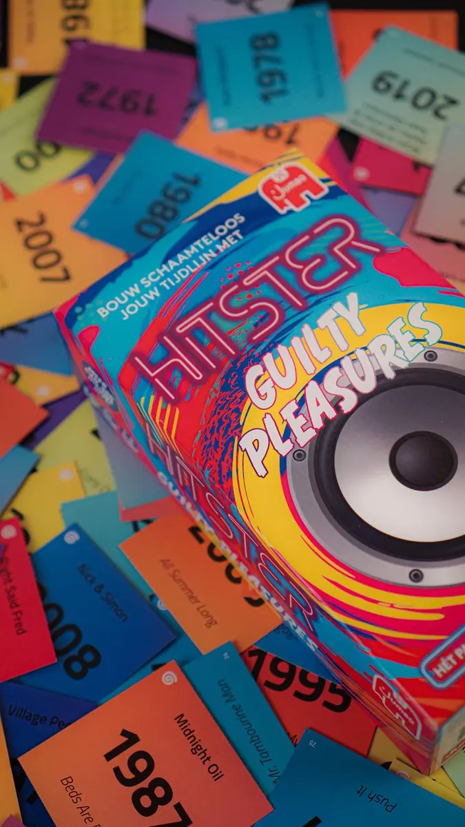 Hitster Guilty Pleasures Partyspel - Nederlandstalig - 10 Spelers