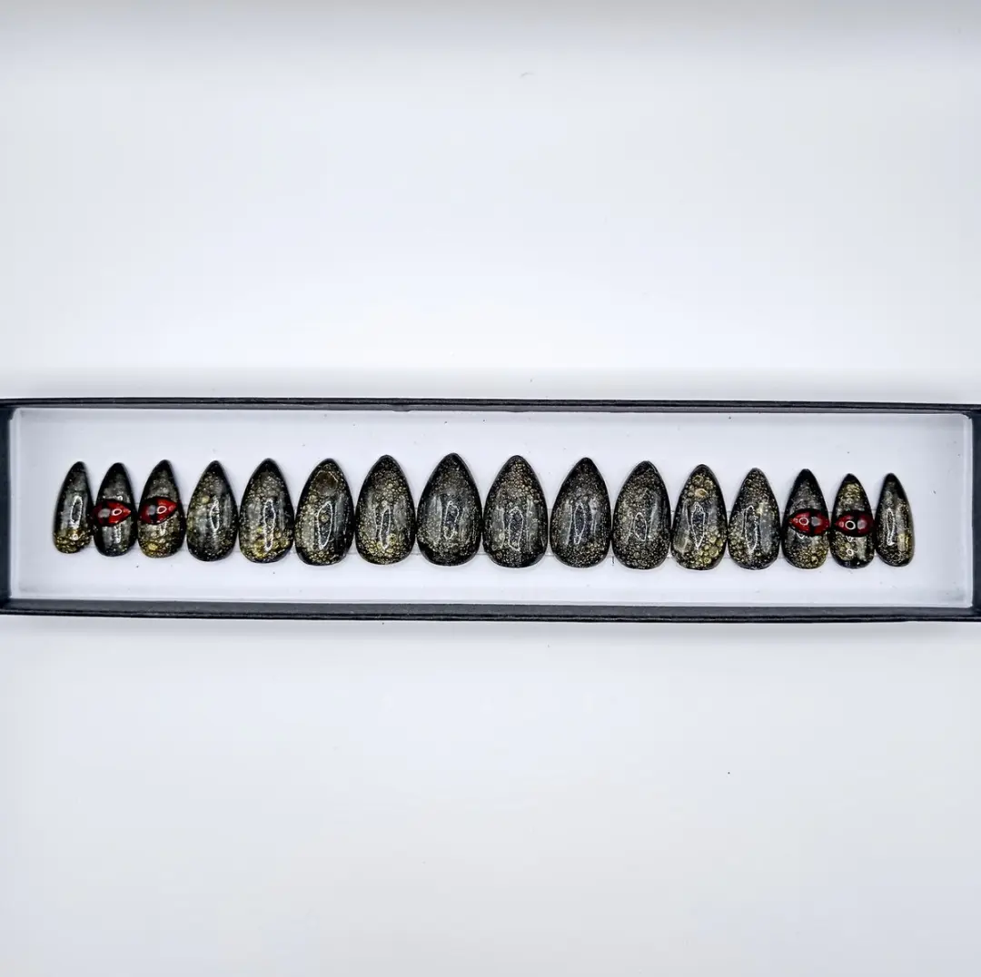 SD Press on Nails Dragoon Nagelset - 20 Stuks - Medium Stiletto - Dragon