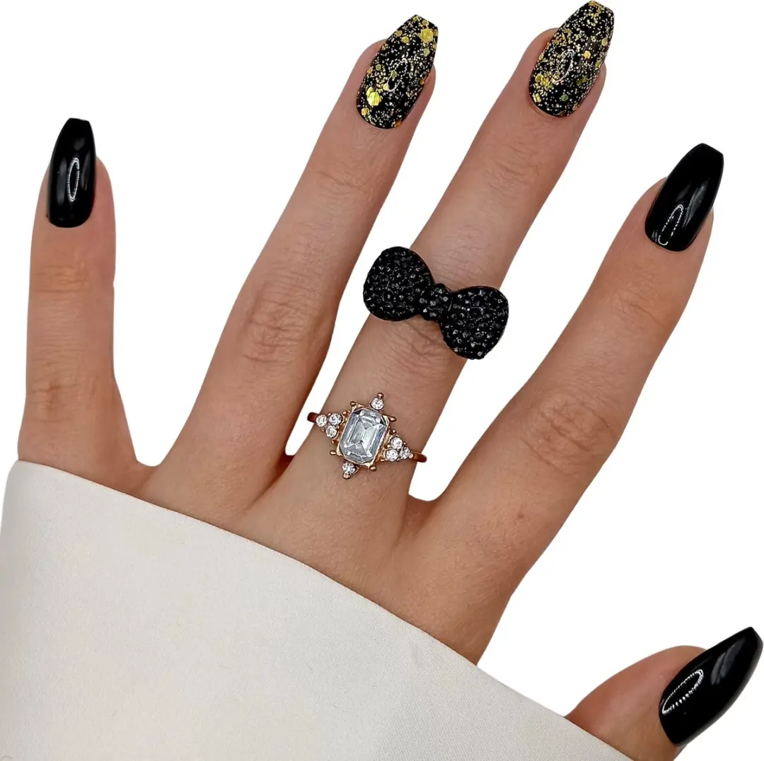 SD Press on Nails B-17 Plaknagels - 20 Stuks - Zwart/Goud - Medium Coffin