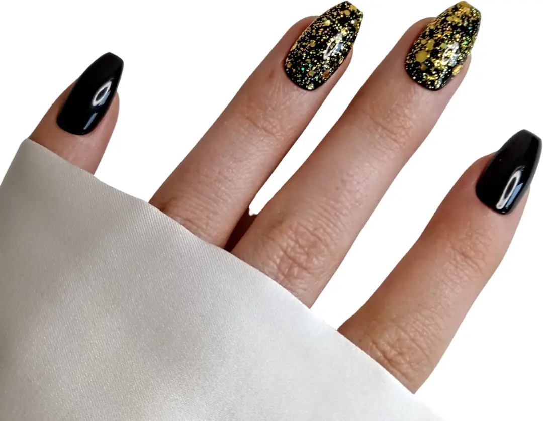 SD Press on Nails B-17 Plaknagels - 20 Stuks - Zwart/Goud - Medium Coffin