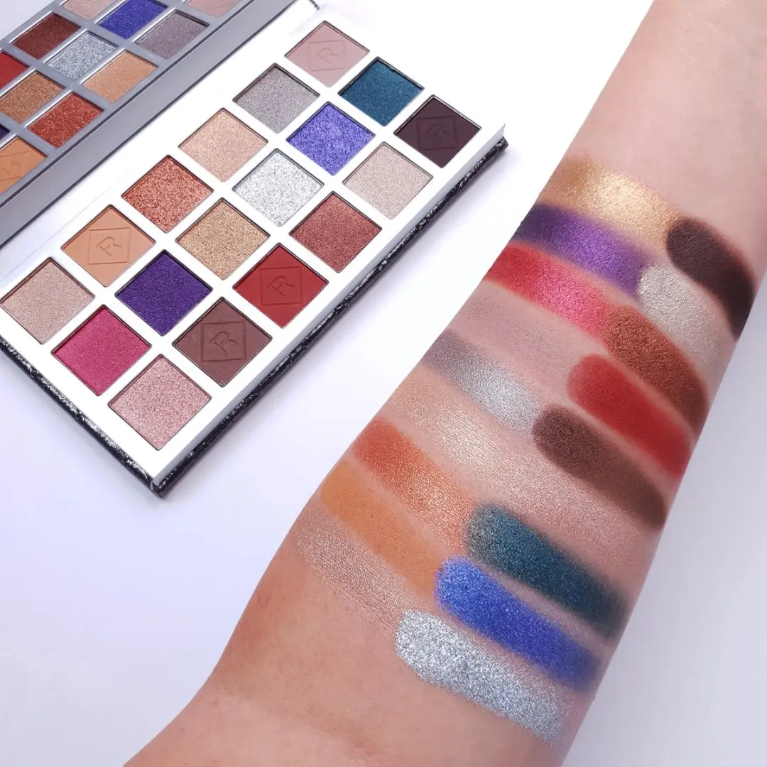 Makeup Revolution Soft Glamour Oogschaduw Palette Jewel Glow - afbeelding 6 van 6