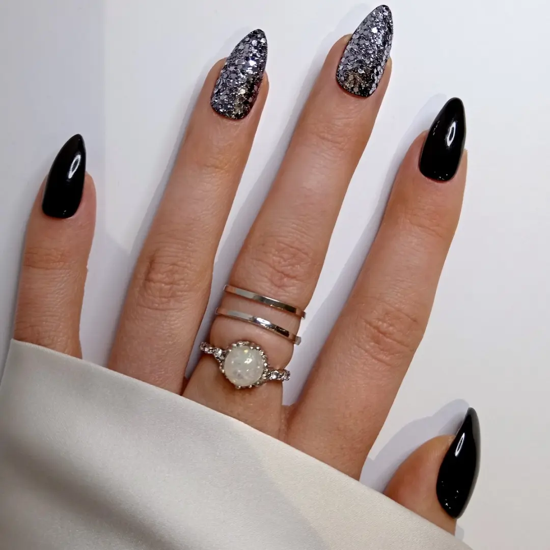 SD Press on Nails No. 66 Black Out Plaknagels - Medium Stiletto - Zwart Zilver Glitter - 20 Stuks