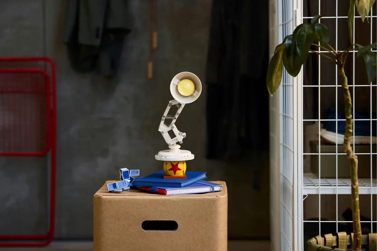 LEGO Ideas Disney Pixar Luxo Jr. 21357 Displaymodel - 613 Stukken - Meerkleurig