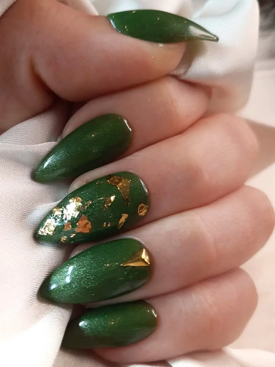 SD Press on Nails No. 57 Mother Earth - 20 Stuks - Medium Stiletto - Groen/Goud