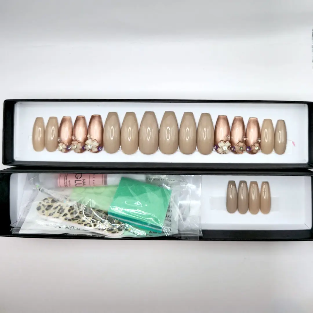 SD Press on Nails No. 11 Innocente XL Ballerina Coffin Plaknagels - 20 Stuks - Nude Bloemen