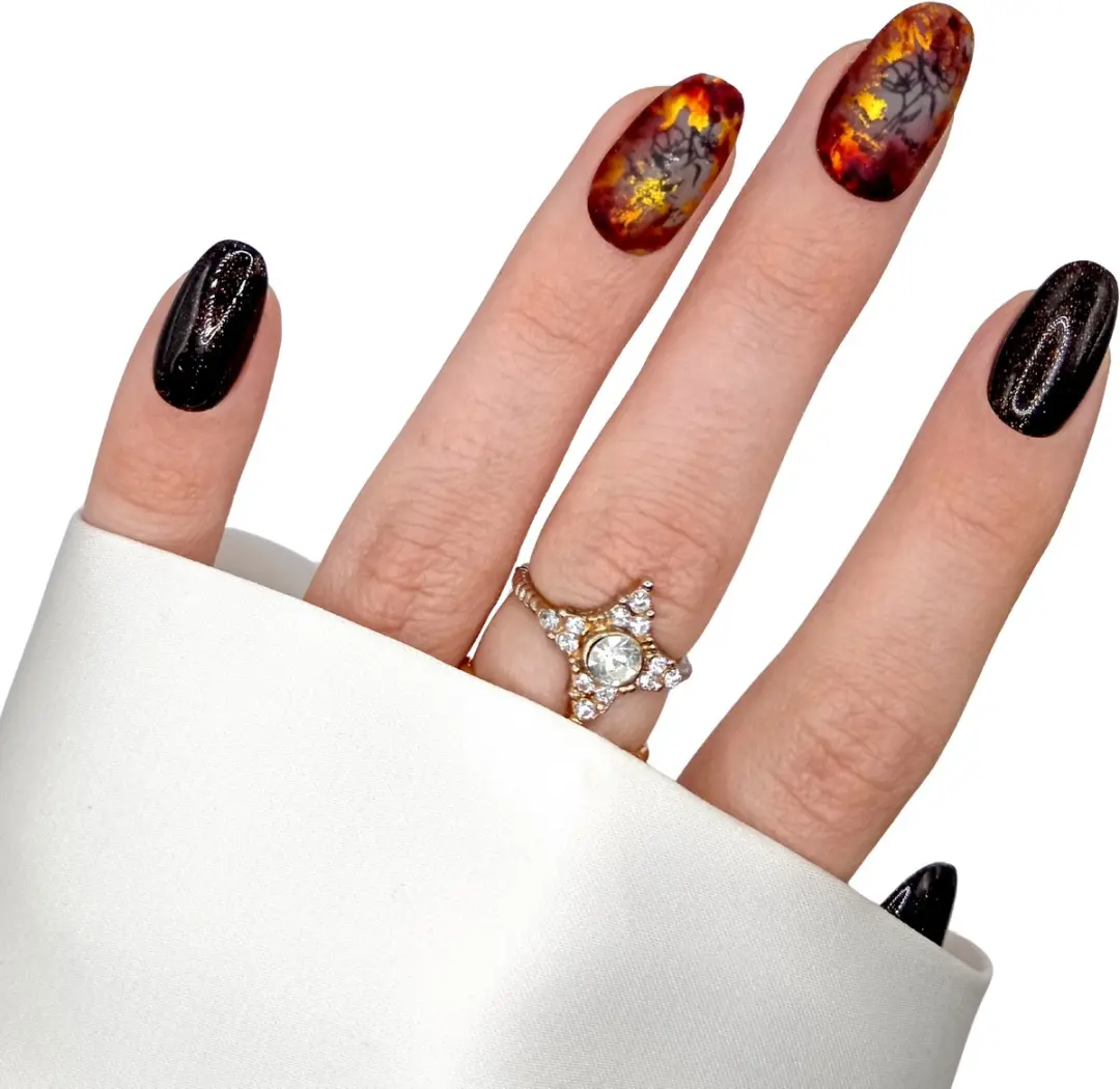 SD Press on Nails No. 73 Unwritten Nagelset - 20 Stuks - Medium Rond - Zwart Bruin Shimmer