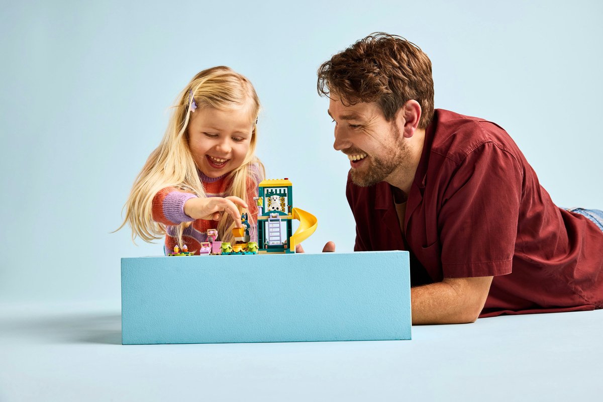 LEGO® Bluey: Bluey en Chloé in de Speeltuin Bouwset - 11201