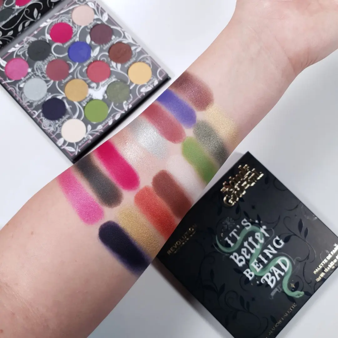 Makeup Revolution x The School of Good & Evil Nevers Oogschaduw Palette - 16 Kleuren