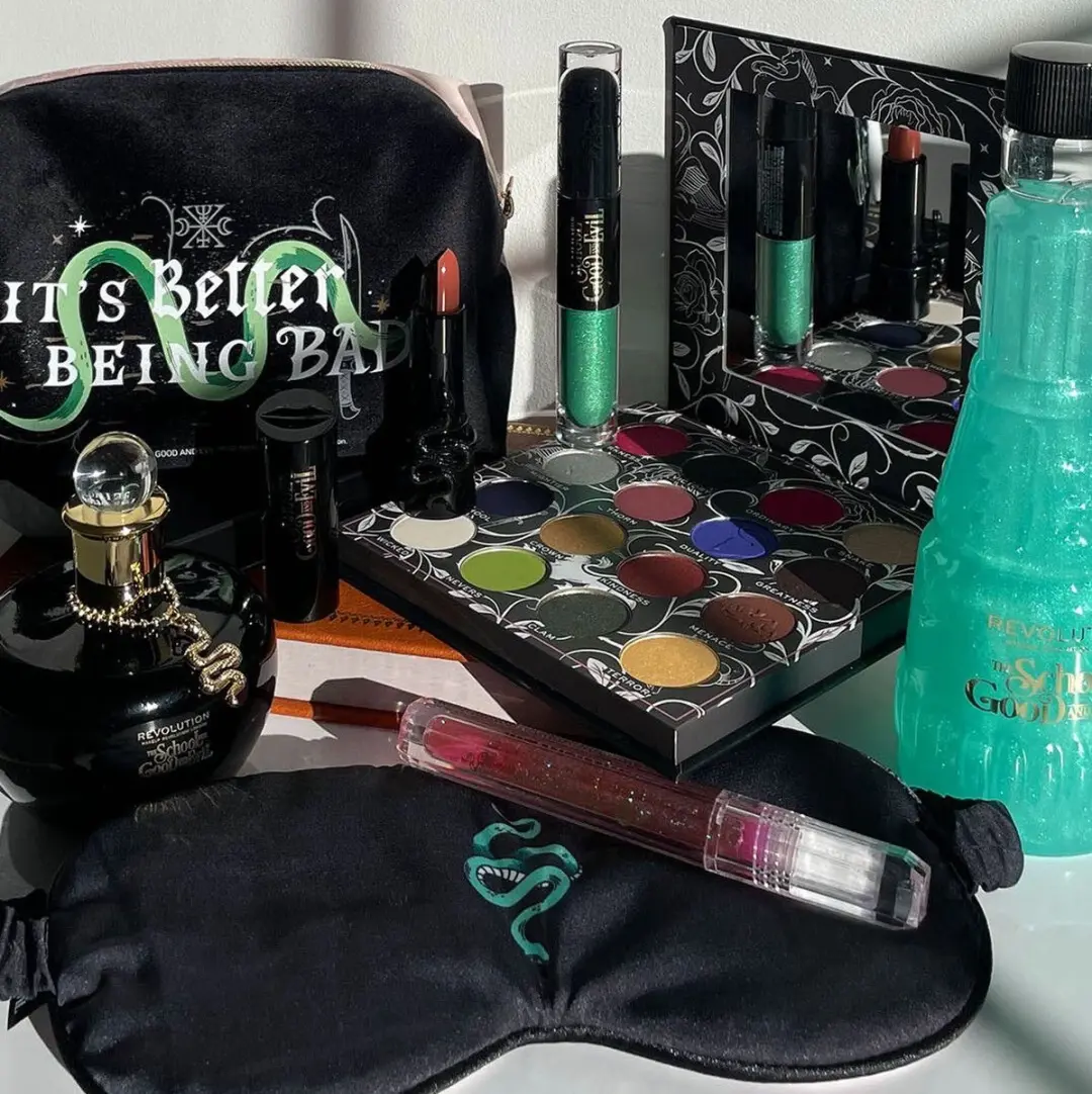 Makeup Revolution x The School of Good & Evil Nevers Oogschaduw Palette - 16 Kleuren