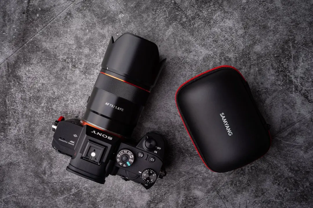 Samyang AF 75mm F1.8 Sony E Objectief - 58mm