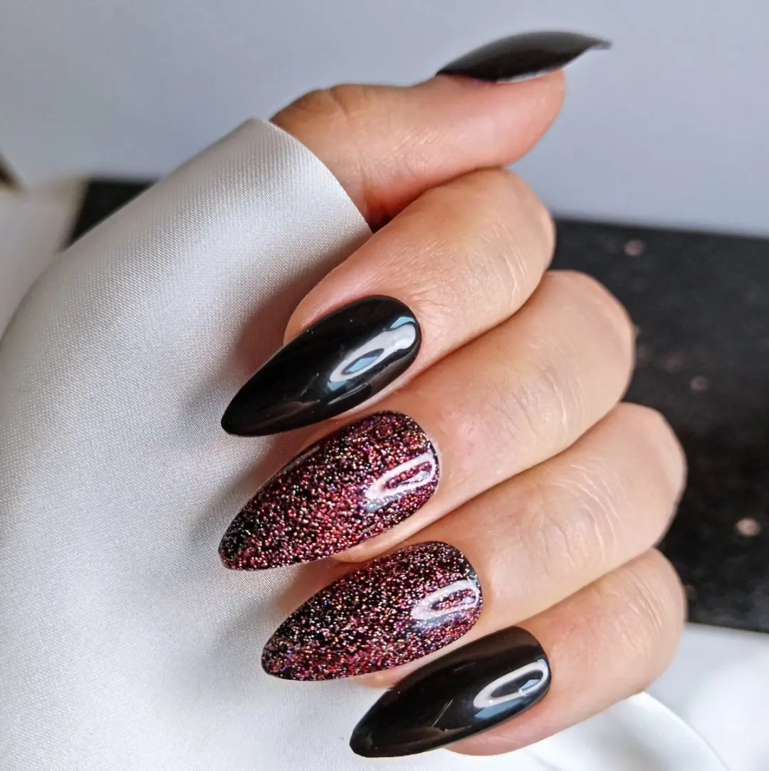 SD Press on Nails B-65 Plaknagels - 20 Stuks Zwart met Rode Glitters