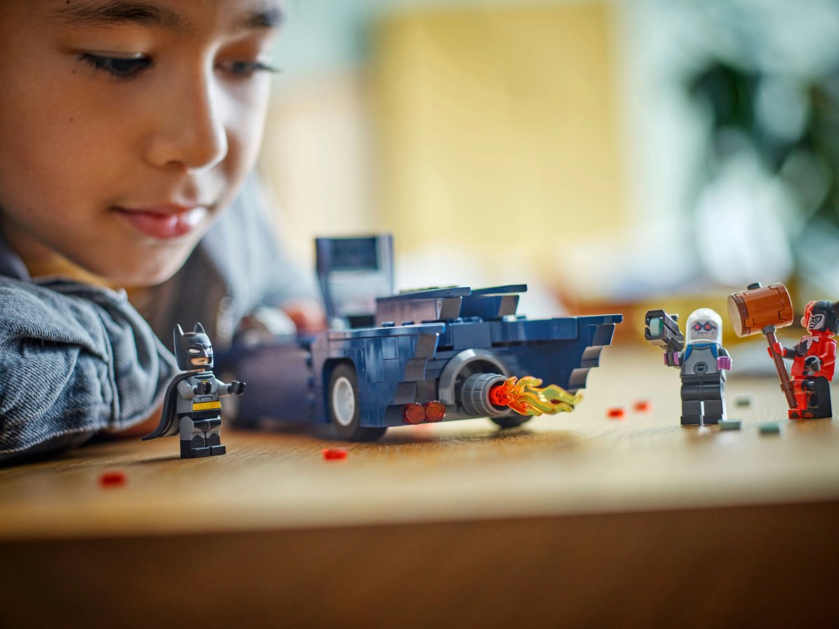 LEGO DC Batman Batman met de Batmobile vs. Harley Quinn en Mr. Freeze - 76274