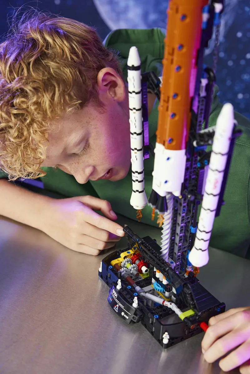 LEGO Technic NASA Artemis Ruimteraket 42221 - 632 Stukken - Multicolor
