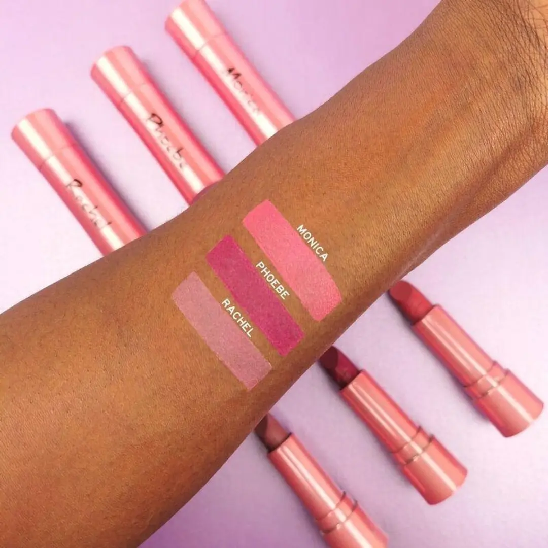 Makeup Revolution Monica Lippenstift - Peachy roze