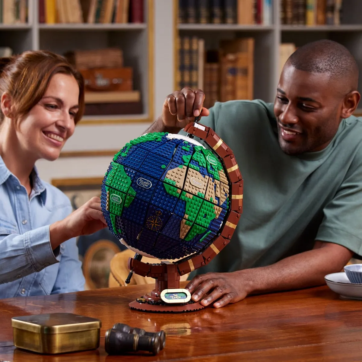 LEGO Ideas Wereldbol 21332 - 2585 Stukken
