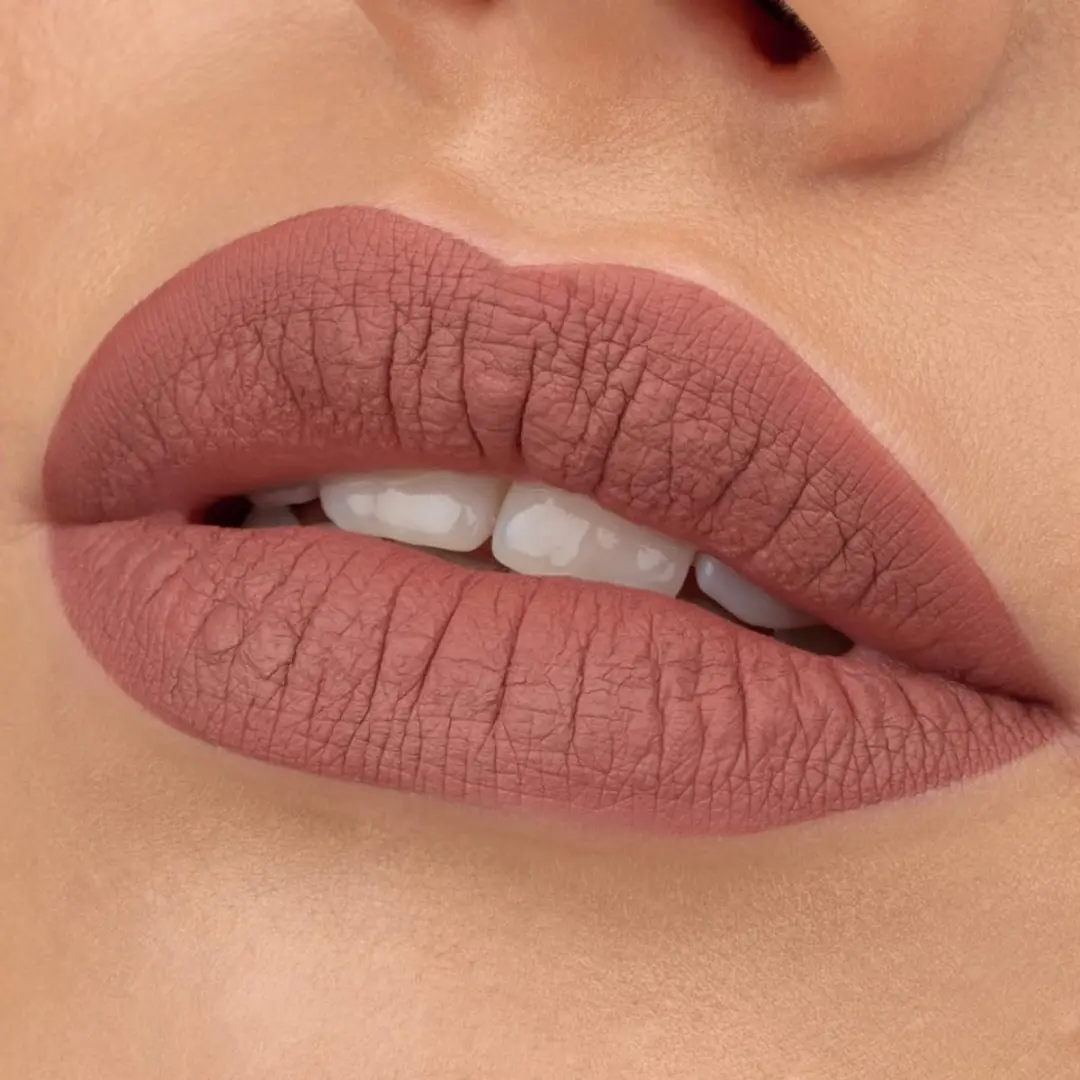 Essence 8h Matte Liquid Lipstick 02 Silky Hazelnut - 2,5 ml