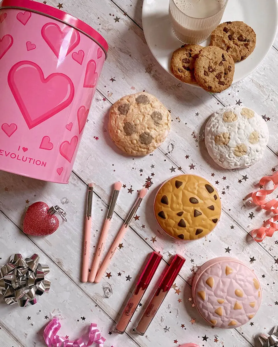 Makeup Revolution I Heart Revolution Cookie Tin Gift Set - 7 Stuks