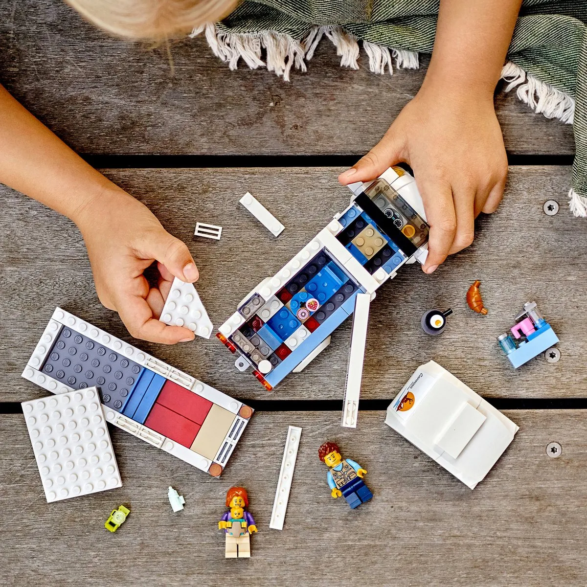 LEGO City Vakantiecamper 60283 - 190 Stukken - afbeelding 6 van 6