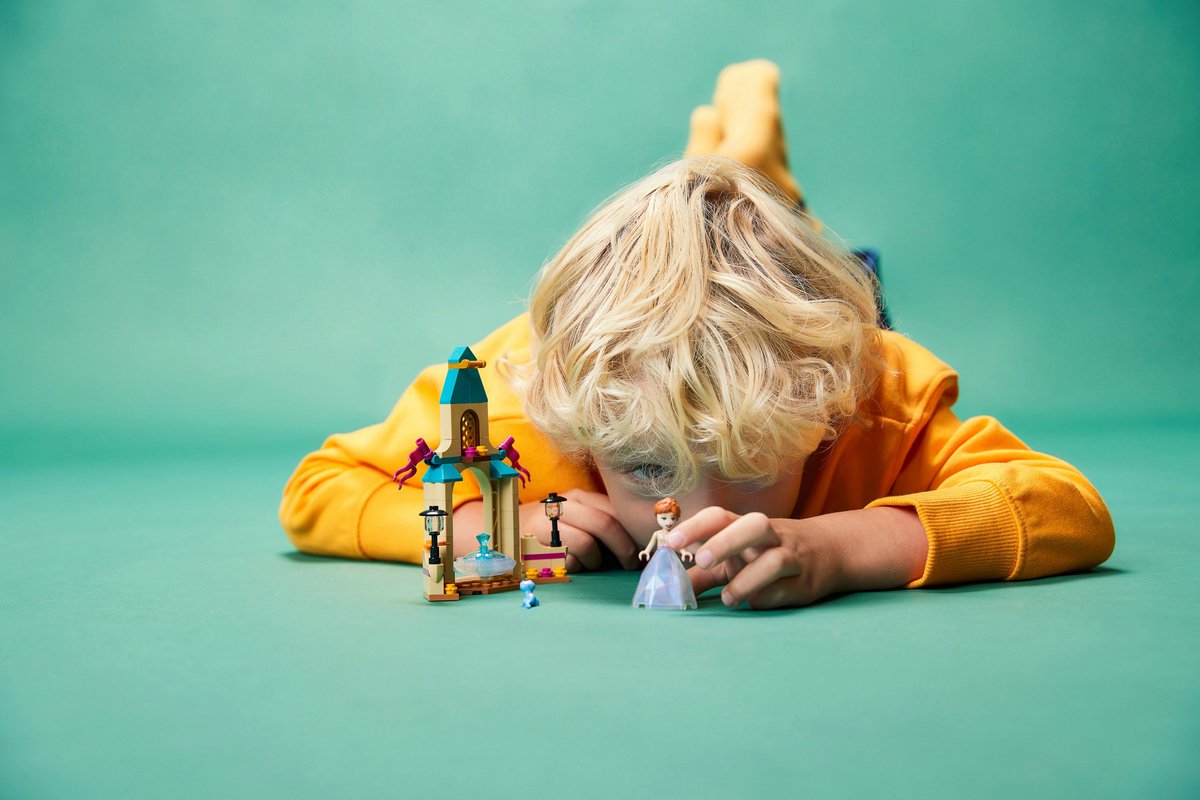 LEGO Disney Binnenplaats van Anna's Kasteel - 43198