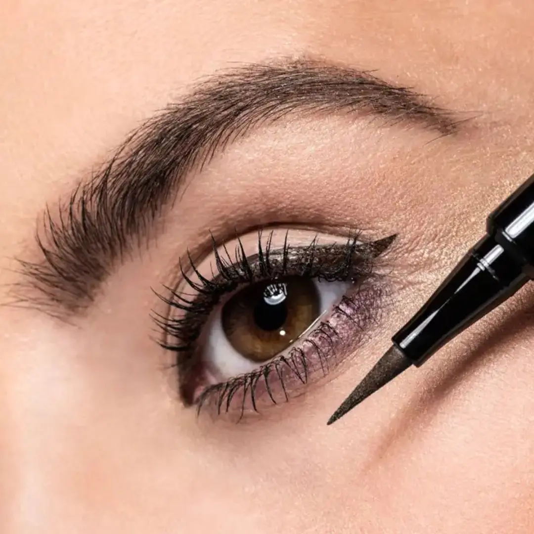 Artdeco Long Lasting Liquid Liner Brown - 0.6ml - afbeelding 6 van 6