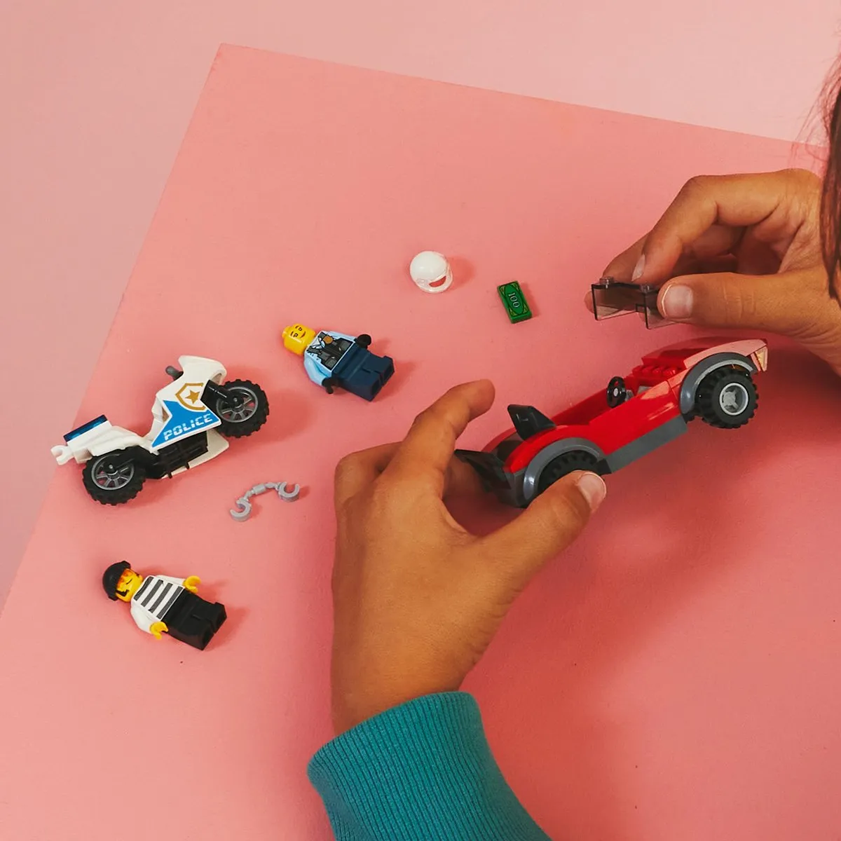 LEGO City Achtervolging Auto Op Politiemotor 60392 - 2 Minifiguren