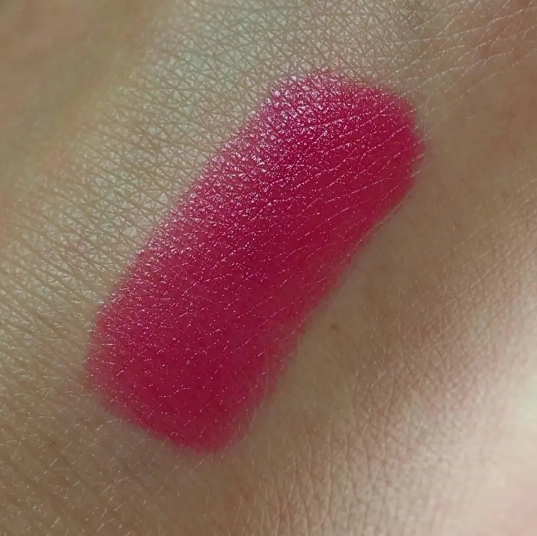 Makeup Revolution Iconic Pro Lipstick Framboos Roze - 3.2g