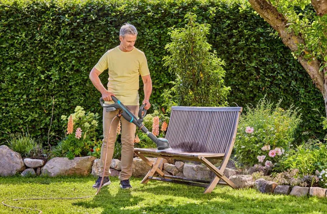 Gardena AquaBrush Compact Multireiniger - Terras