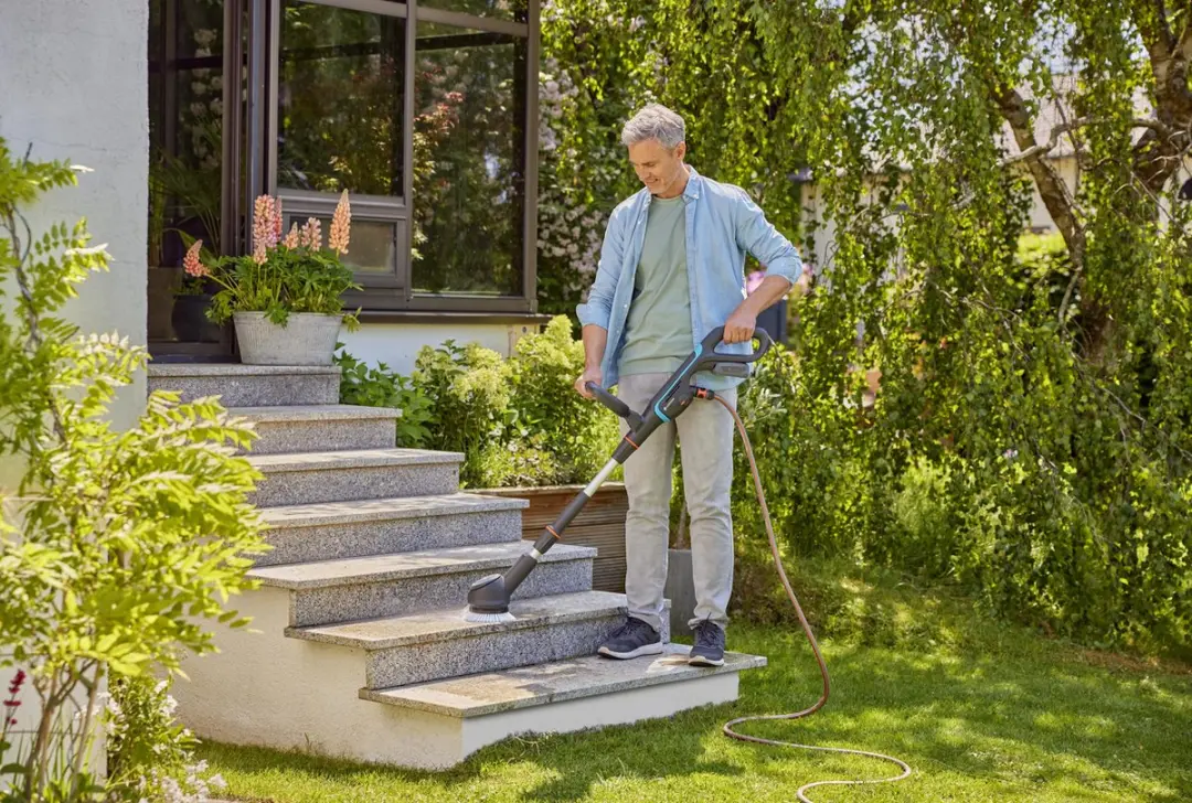 Gardena AquaBrush Compact Multireiniger - Terras