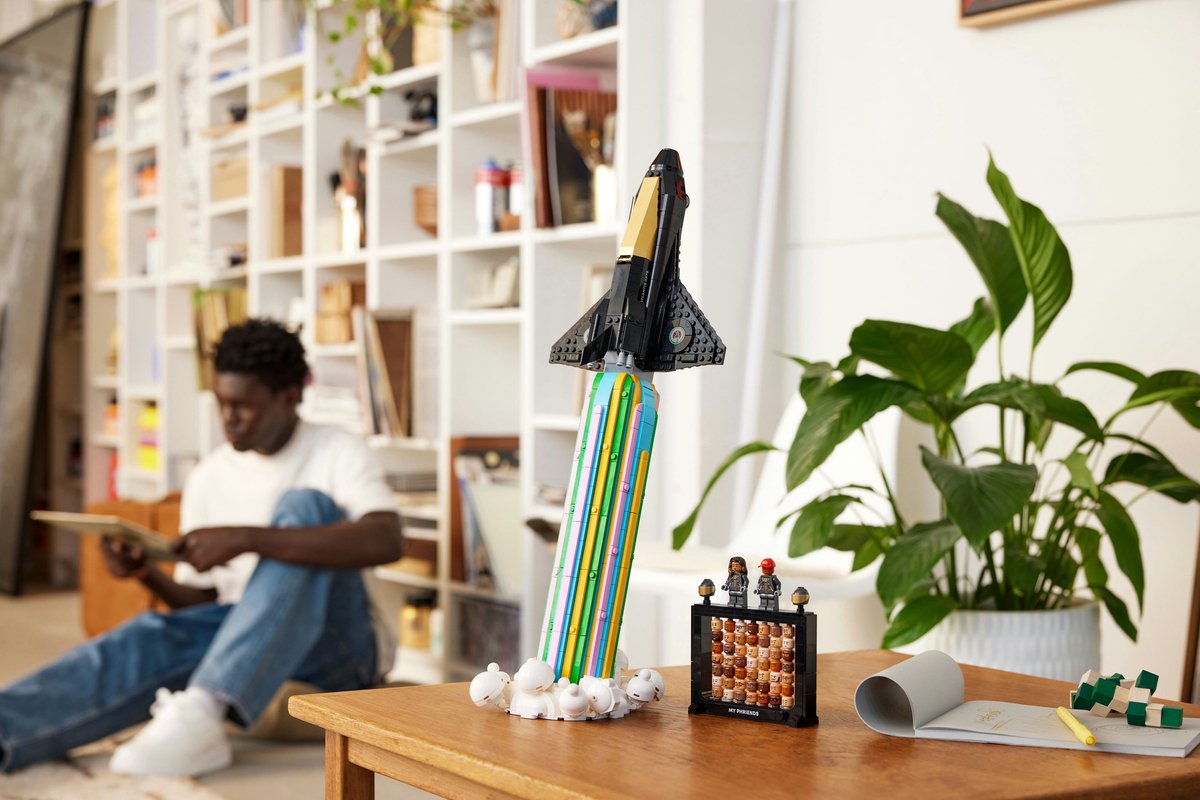 LEGO Icons Over de maan met Pharrell Williams - 10391