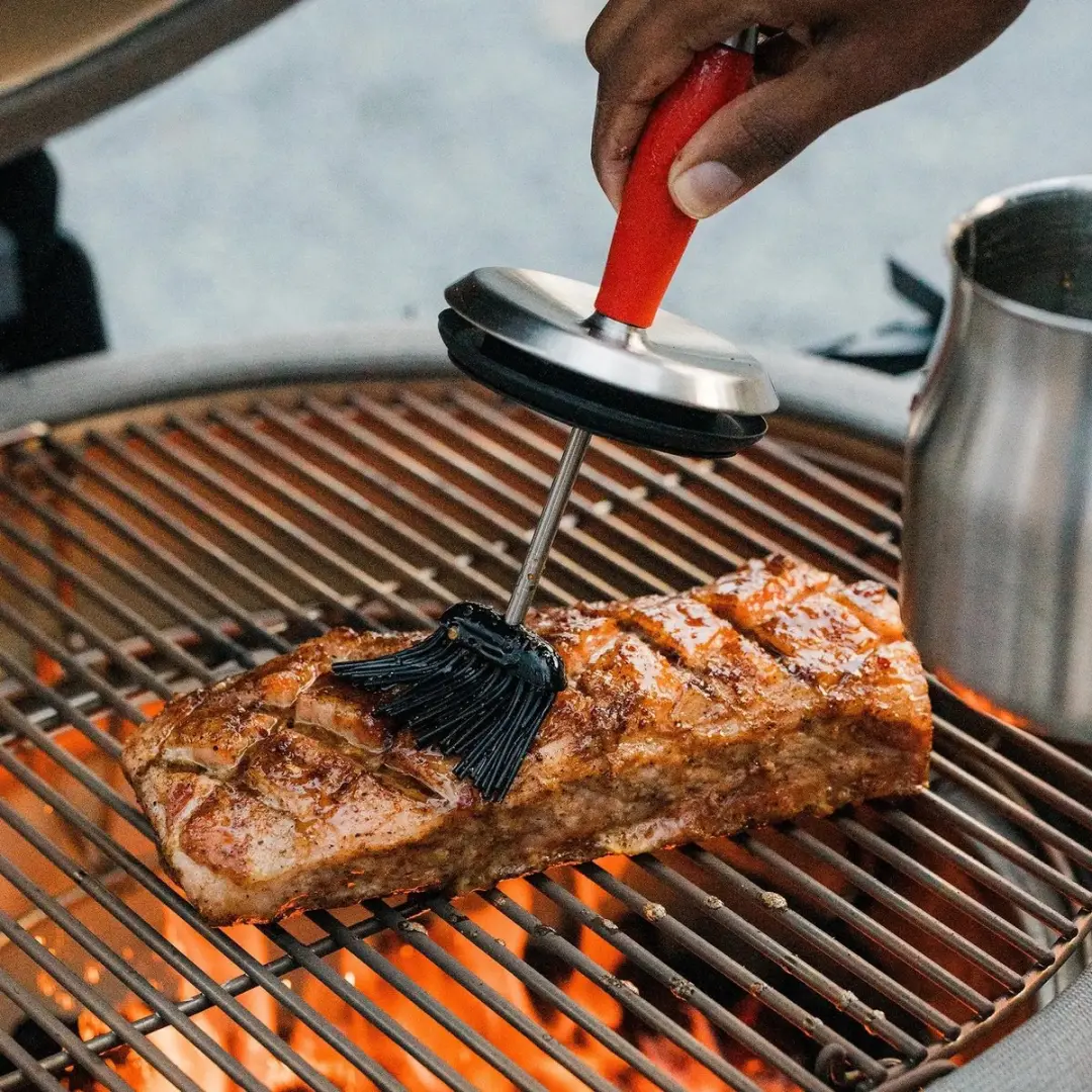Kamado Joe Basting Pot met Borstel - Zilver/Rood