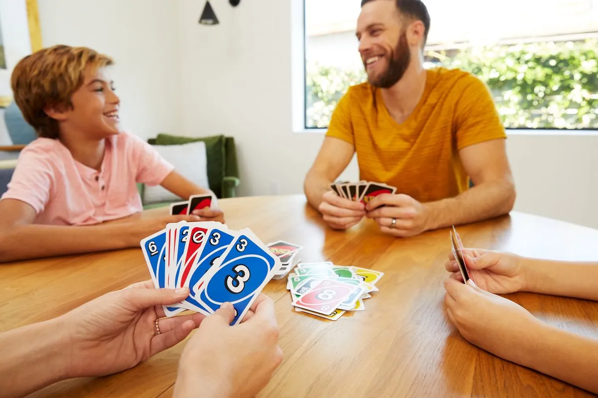 Mattel Games UNO Deluxe K0888 - Kaartspel - 2-10 Spelers