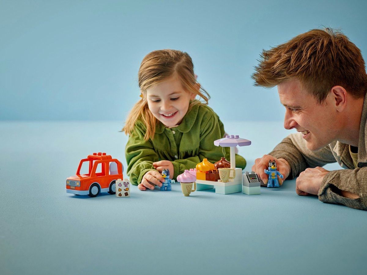 LEGO® DUPLO® Bluey Een IJsje Halen met Bluey - 10458
