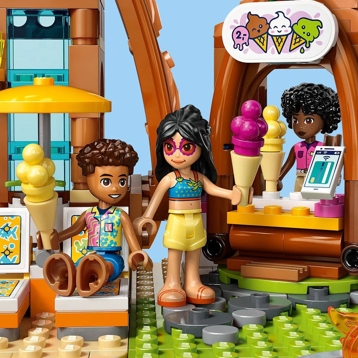 LEGO Friends Strandresort Bouwset 42673 - 1140 Stukken - 6 Minifiguren